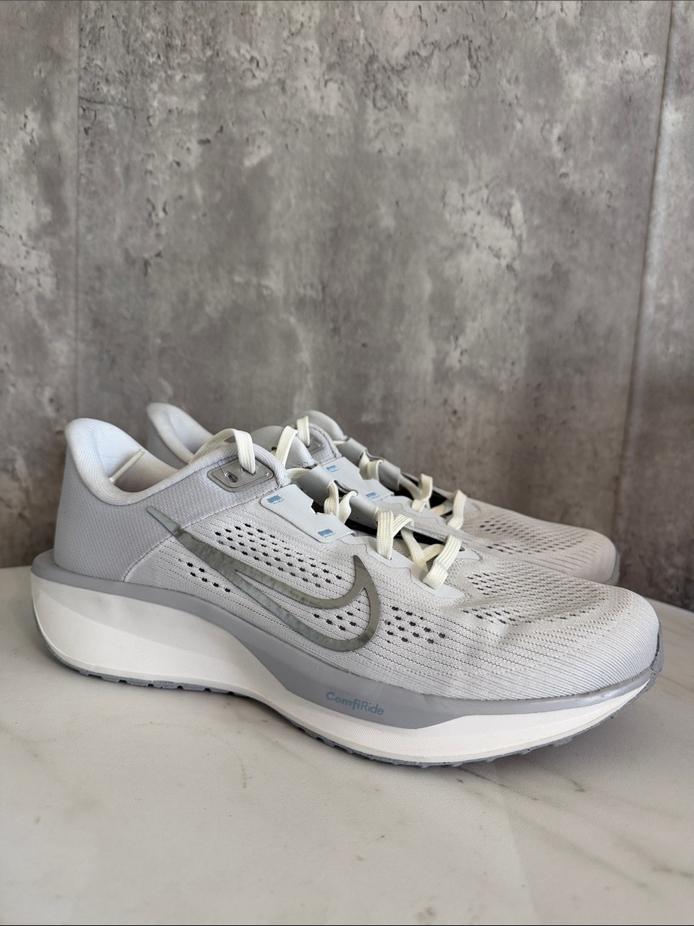 Nike quest 6 Women's White/Light Gray Running Shoes - ComfiRide 9.5